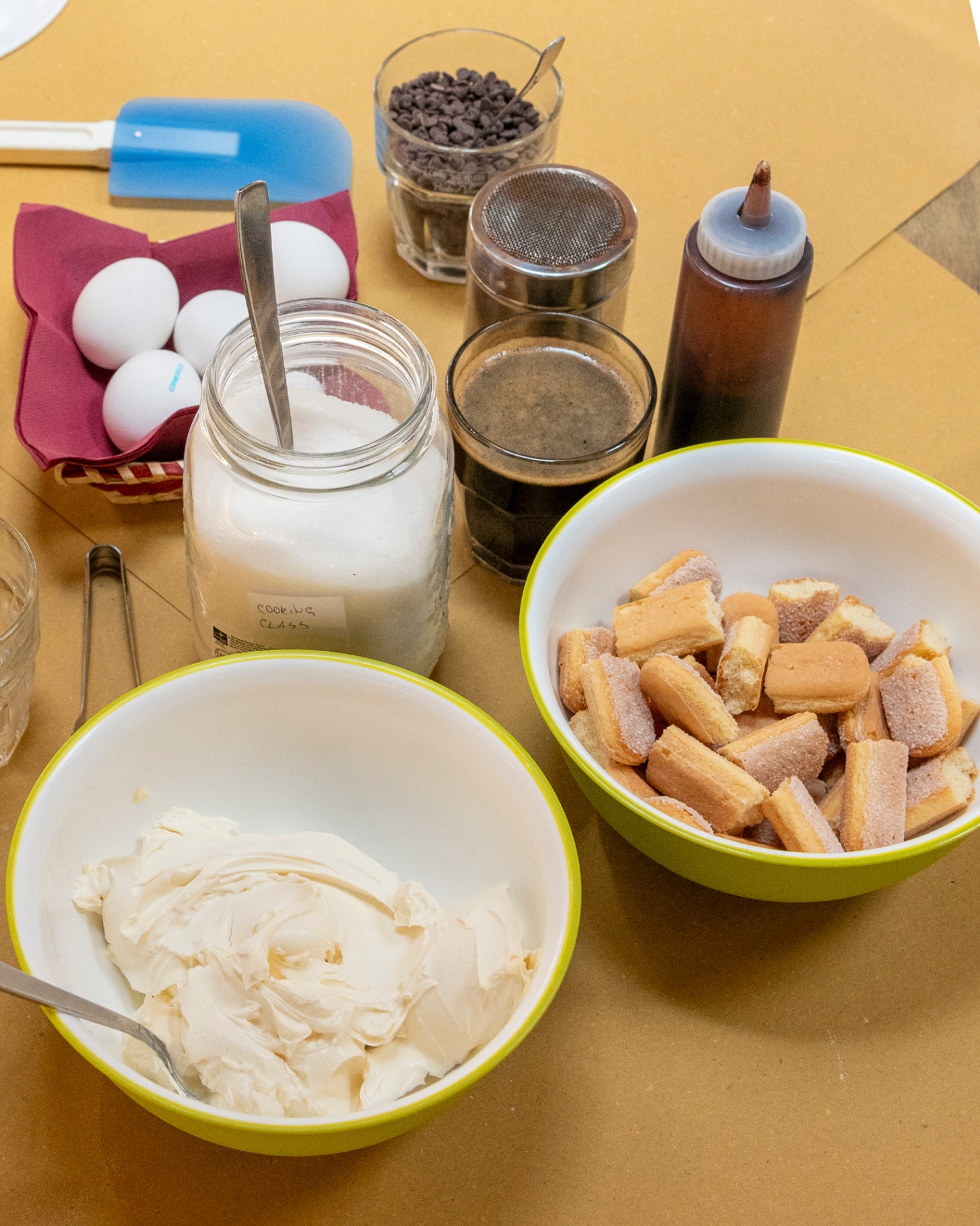 Tiramisù ingredients laid out